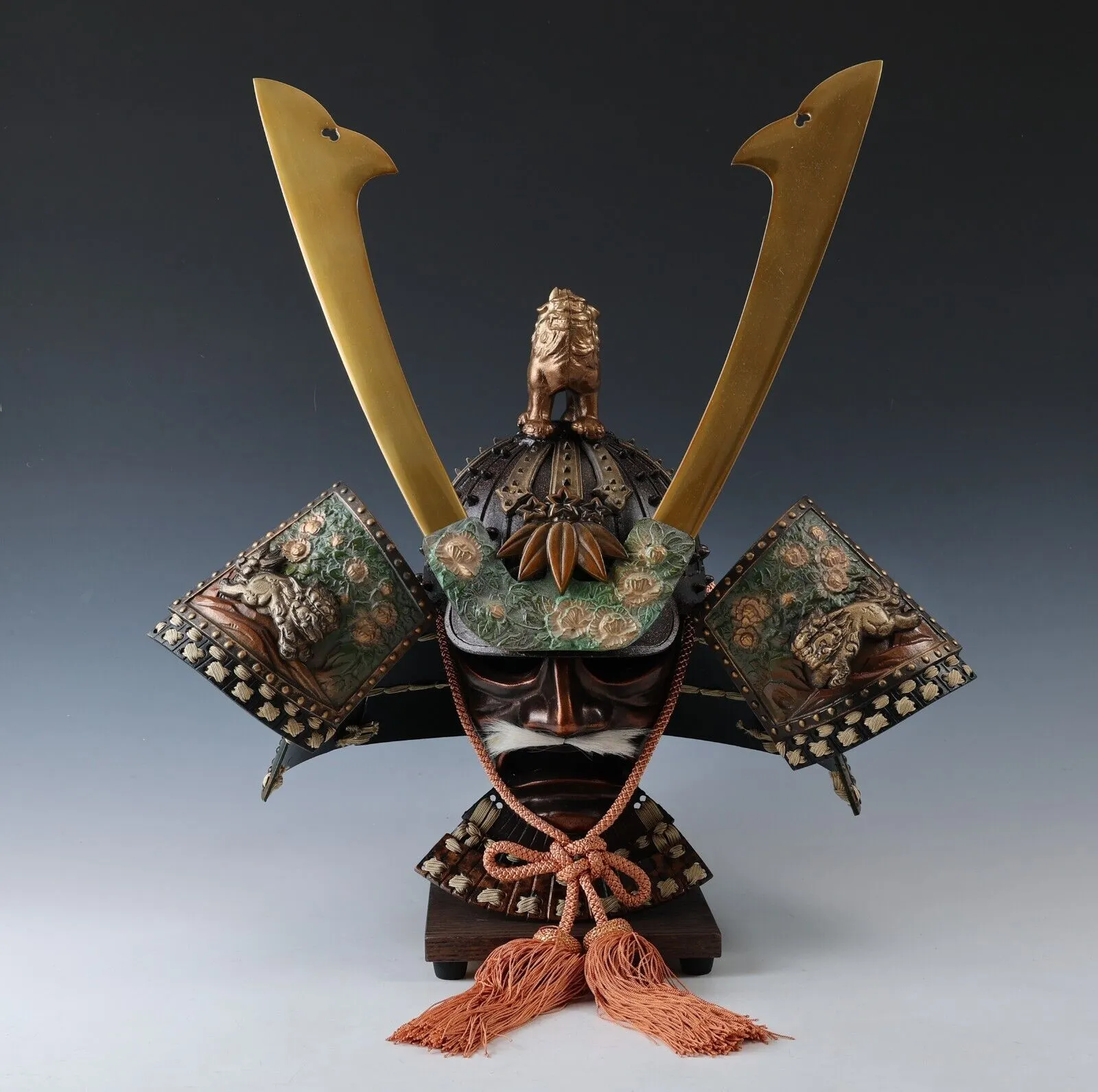 ￥Beautiful Nice Vintage Japanese Samurai Helmet -Yoshitsune Kabuto- HTF Tsushima