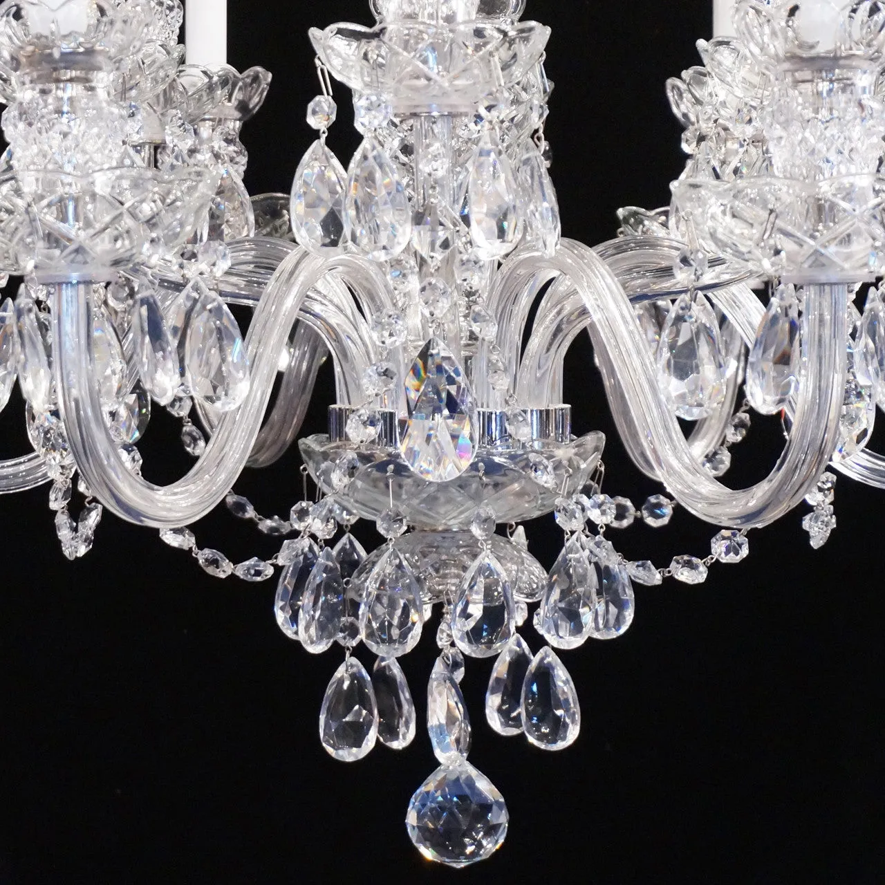 Bedford - 6 Light Chandelier - 28" x 34"