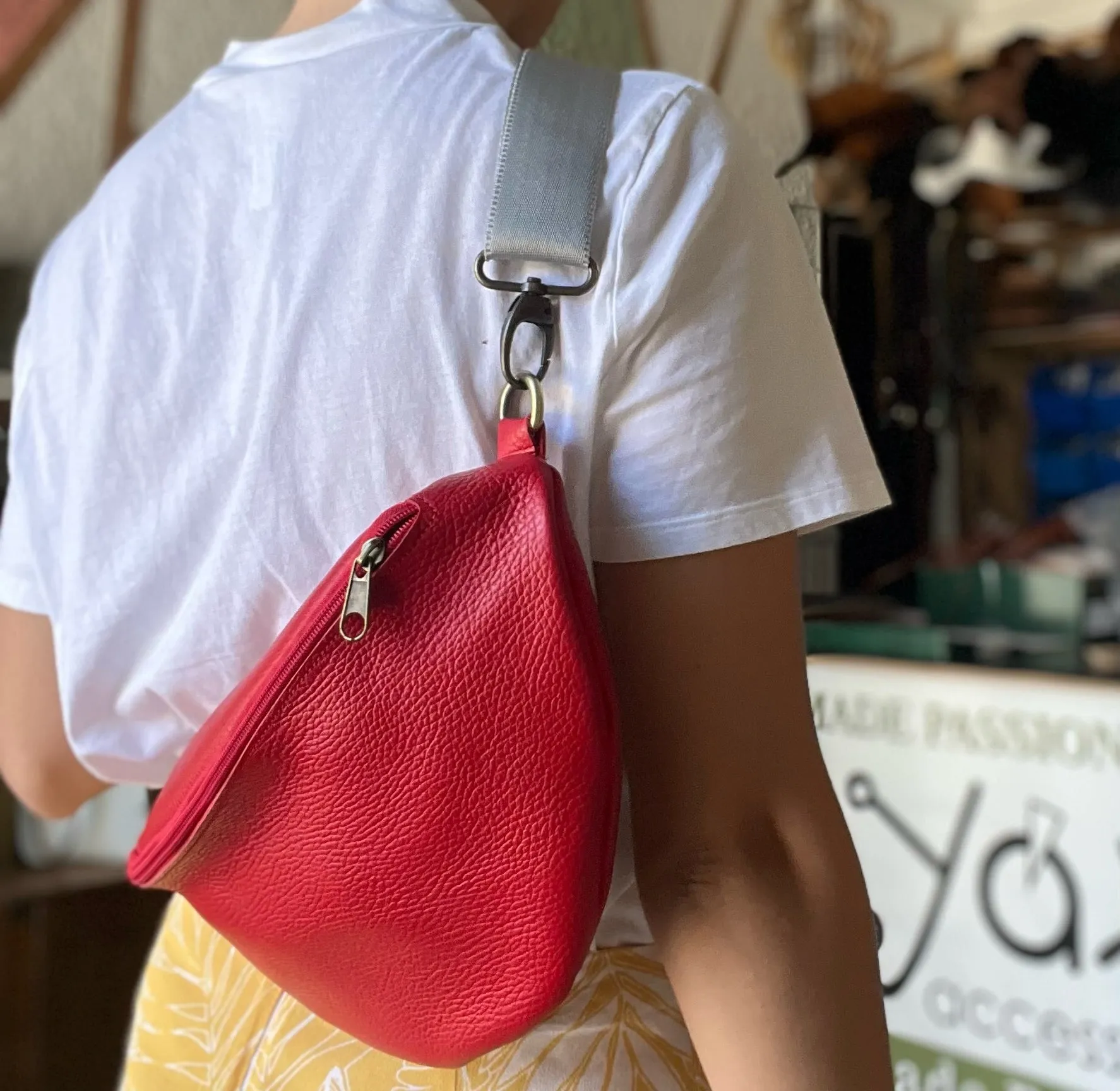 Red leather waist bag - Unisex leather fanny pack